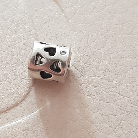 Pandora tunneled love charm - Picture 9 of 9